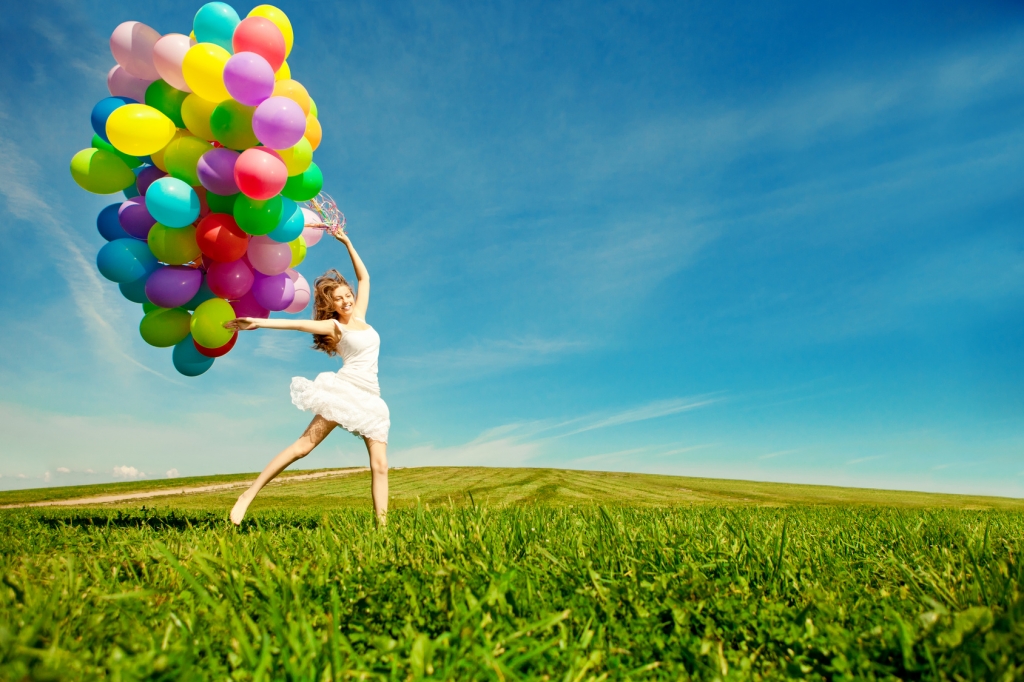 Happy birthday woman against the sky with rainbow-colored air ba Angielski dla przedszkolanek